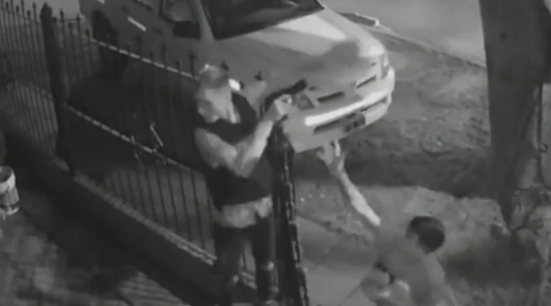 [Video] Violenta entradera en Tesei: con un chaleco policial, le robaron a un matrimonio
