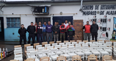 Privados de la libertad de una cárcel de La Matanza elaboraron sillas de madera para un Jardín de Infantes