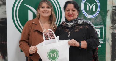 Merlo entregó kits escolares a estudiantes de escuelas de adultos
