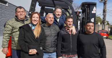Gustavo Menéndez recorrió una nueva fábrica que transformó un barrio de Merlo