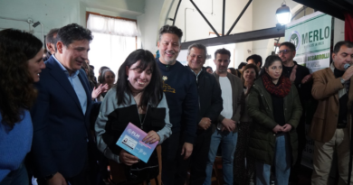 Merlenses recibieron Pases Libres Multimodales: “Es un acto de justicia que contrasta con lo que ocurre a nivel nacional”