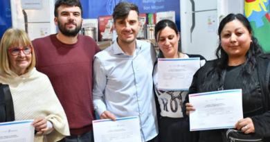 Morón: el Municipio entregó equipamiento a escuelas