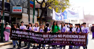 Merlo recordó la “Noche de los Lápices” con una masiva marcha juvenil