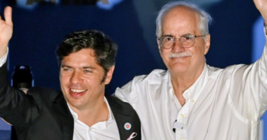 Kicillof en Ezeiza: “Milei recorre el exterior para poner la Argentina en venta”