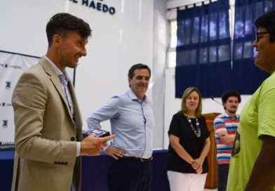 Ghi entregó anteojos a estudiantes de la UTN Haedo