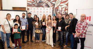 Morón presentó un manual de marketing digital y un software de gestión comercial