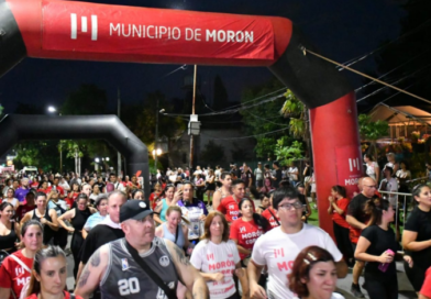 Morón vibró con las clases de zumba y la prueba atlética nocturna