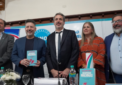 Merlo: presentaron en la UNO el libro “Recuperar Malvinas” de Alejo Ramos Padilla