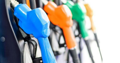 YPF anunció que bajará el precio de la nafta