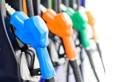 YPF anunció que bajará el precio de la nafta