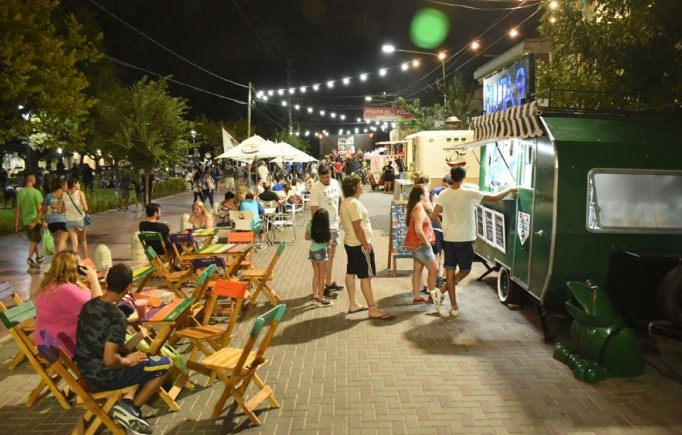 Morón lanzó “Verano en Castelar” con música, gastronomía y promociones