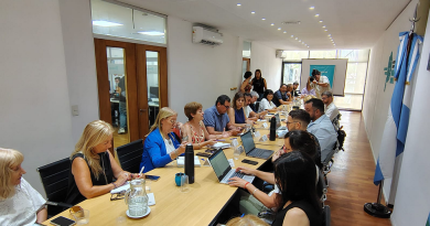 Provincia: Kicillof acordó el aumento de enero con docentes y estatales