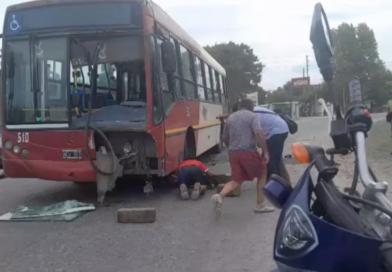 Merlo: una moto chocó contra un colectivo y fallecieron tres personas