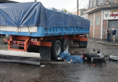 Un motociclista murió tras chocar con un camión en Morón