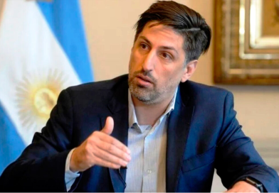 Un diputado de Unión por la Patria pidió interpelar a Luis Caputo y Pedro Lines