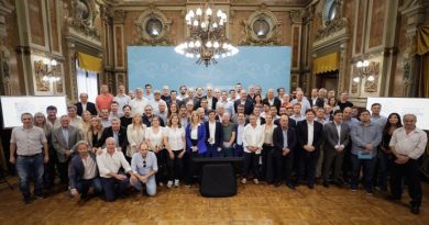 Kicillof: “La Provincia y los municipios no les vamos a dar la espalda a los bonaerenses que sufren necesidades”
