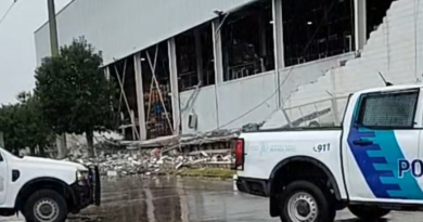 Temporal en Moreno: se derrumbó un paredón de un mayorista y causó destrozos