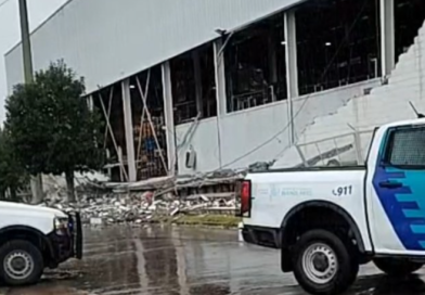 Temporal en Moreno: se derrumbó un paredón de un mayorista y causó destrozos