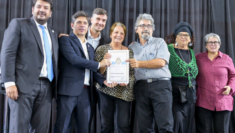 Lucas Ghi y Axel Kicillof entregaron 430 escrituras a familias de Morón