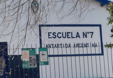 El portero de una escuela en La Reja fue detenido acusado de abuso sexual contra una menor
