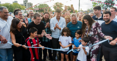 Lucas Ghi inauguró la nueva plaza Viejo Urbano en el centro de Morón