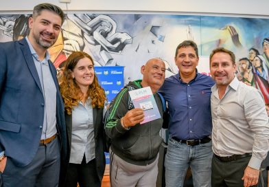Ituzaingó: Descalzo y Marinucci entregaron más de 400 pases de transporte gratuito