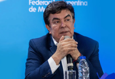Fernando Espinoza criticó con dureza a Javier Milei y alertó sobre el impacto social en los municipios