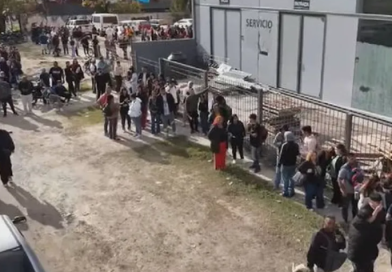 La imagen de la semana: gran convocatoria laboral en Paso del Rey por vacantes en un frigorífico