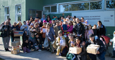 Seguridad alimentaria: 100 familias de Moreno recibieron pollitas ponedoras