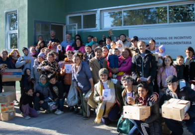 Seguridad alimentaria: 100 familias de Moreno recibieron pollitas ponedoras