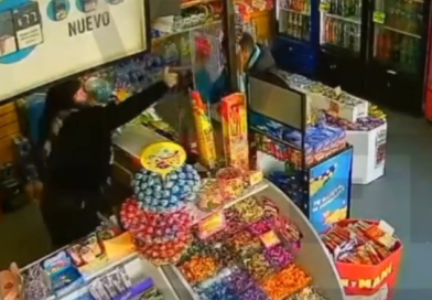 [Video] Merlo: empleada de un quiosco se defendió de un robo y le roció gas pimienta al delincuente