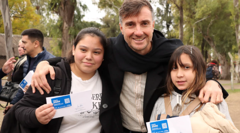 Morón lanzó la “Tarjeta Joven” para impulsar el consumo local