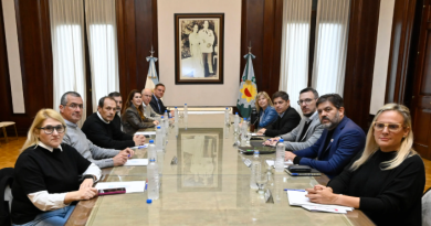 Kicillof y Cuattromo firmaron convenios con municipios para la compra de bienes de capital