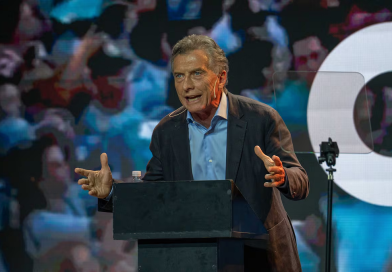 «Acompañar el cambio no es aplaudir todo, mucho menos lo que está mal»