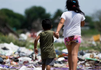 UNICEF: la pobreza infantil bajó en Argentina al 42,3% en 2025