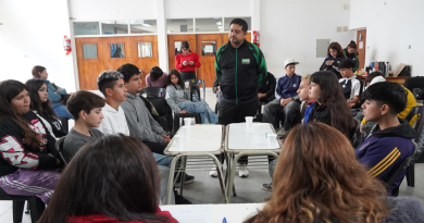 Merlo: estudiantes de Pontevedra participaron de la final del programa “Las escuelas debaten”