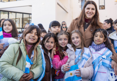 Moreno: Mariel Fernández encabezó el acto de promesa de Lealtad a la Bandera junto a veteranos de Malvinas