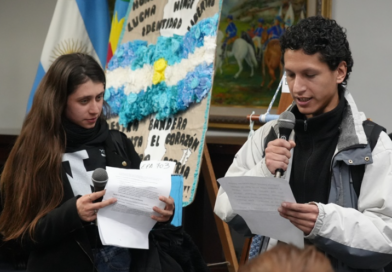 Estudiantes de adultos homenajearon a la Bandera Argentina en el HCD de Merlo