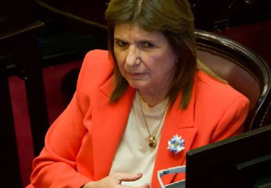 «El Presidente considera que no existen razones para desplazar a Adorni»