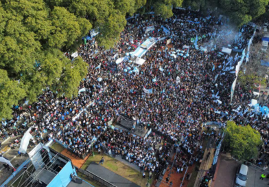 Militantes se reunieron en Parque Lezama para pedir la liberación de Cristina Fernández de Kirchner