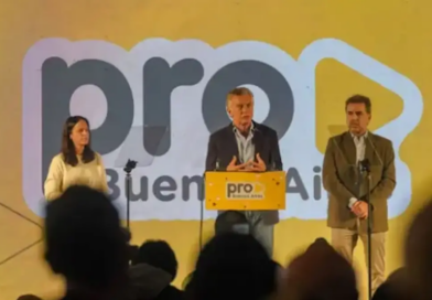 «Adorni no puede seguir en el cargo»