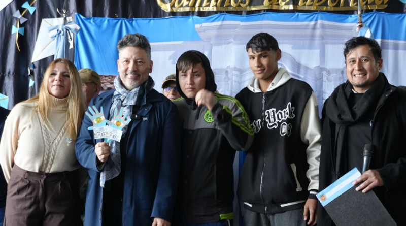 Merlo conmemoró el 210° aniversario de la Independencia con un acto en Mariano Acosta