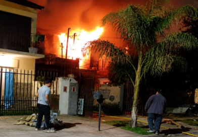 Piden ayuda para dos familias que perdieron todo tras un incendio en Castelar Sur