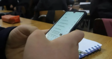 Cada vez más colegios secundarios toman medidas restrictivas para el uso del celular