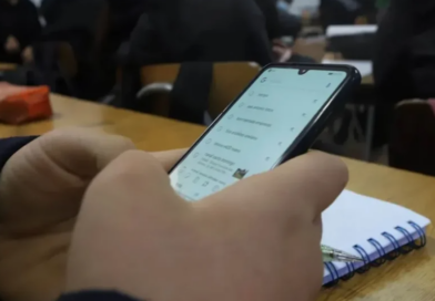 Cada vez más colegios secundarios toman medidas restrictivas para el uso del celular