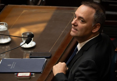 Adorni continúa con custodia oficial