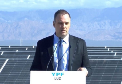 Adorni renunció al directorio de YPF