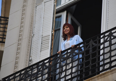 Se oficializó el embargo del departamento donde cumple su condena Cristina Fernández de Kirchner