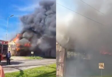 [Video] Morón: voraz incendio en una maderera obligó a evacuar un colegio