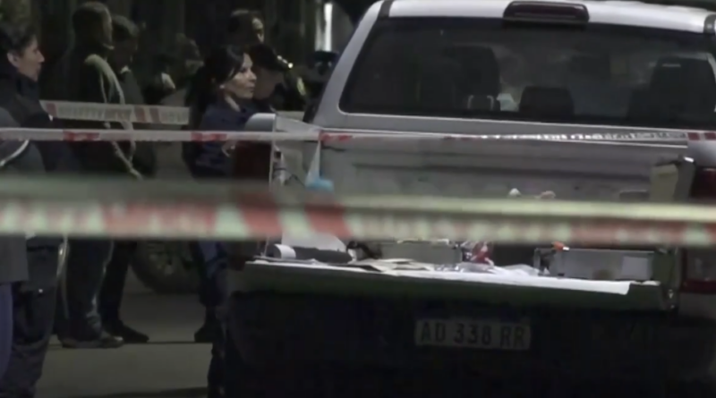 [AHORA] Femicidio en Ituzaingó: un joven mató a su novia durante una discusión y escapó